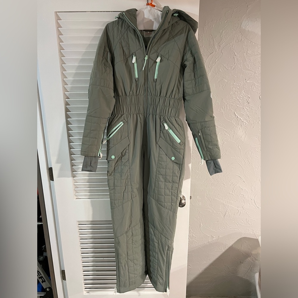 New Free People X FP Movement All Prepped Ski Suit Greyed Olive Small MSRP $548